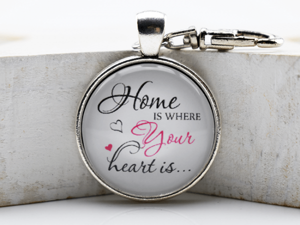 Schlüsselanhäger "Home is...", weiß-pink